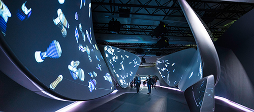 1562724482381460.jpg 圖7 三星發(fā)布會(huì)現(xiàn)場(chǎng).jpg